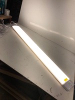 *FEIT MOTION SHOP LIGHT / POWERS UP, APPEARS FUNCTIONAL / WITHOUT BOX [3007]