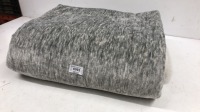 *FAUX FUR ULTIMATE THROW - 60 X70 / APPEARS NEW [3007]