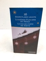*5.5M SNOWFLAKE WIRE STRING LIGHTS WITH 224 COOL WHITE LED'S / NEW, OPEN BOX [3007]