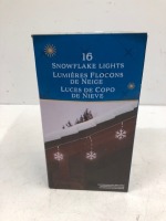*5.5M SNOWFLAKE WIRE STRING LIGHTS WITH 224 COOL WHITE LED'S / APPEARS NEW, OPEN BOX, TESTED AND WORKING [3007]