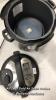 *INSTANT POT DUO 7 IN 1 ELECTRIC PRESSURE COOKER (6L / 1000W) / POWERS UP - NOT FULLY TESTED FOR FUNCTIONALITY / SIGNS OF USE [3009] - 2