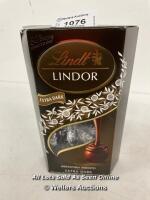 *LINDT LINDOR CHOCOLATE TRUFFLES BOX APPROXIMATE 16 BALLS 200G THE PERFECT GIFT / EXTRA DARK / BB. 31/08/22 [LQD230]