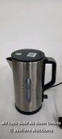 1.7 STAINLESS STEAL KETTLE/POWERS UP/USED